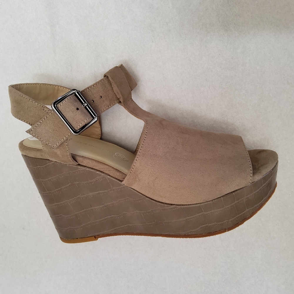 BC Born In California Vegan Wedge Peep-Toe Platform Sandal Size 9